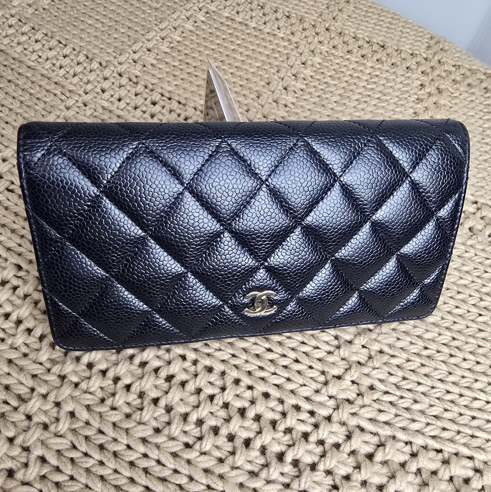 Vintage Chanel Quited Cavair Leather Wallet